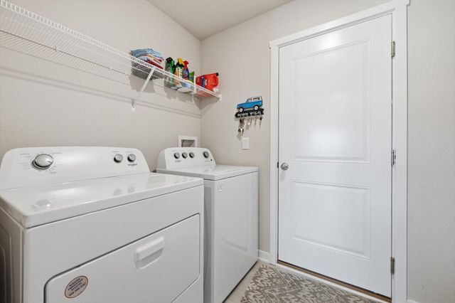 680 N 11TH Circle, Springfield, NE 68059