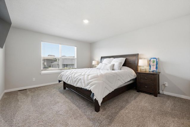 680 N 11TH Circle, Springfield, NE 68059
