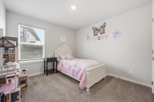 680 N 11TH Circle, Springfield, NE 68059