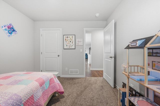 680 N 11TH Circle, Springfield, NE 68059