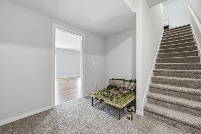 680 N 11TH Circle, Springfield, NE 68059
