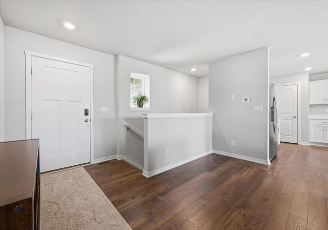 680 N 11TH Circle, Springfield, NE 68059