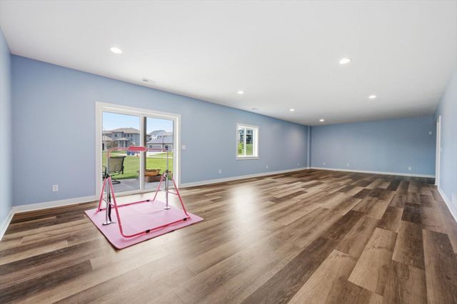 680 N 11TH Circle, Springfield, NE 68059