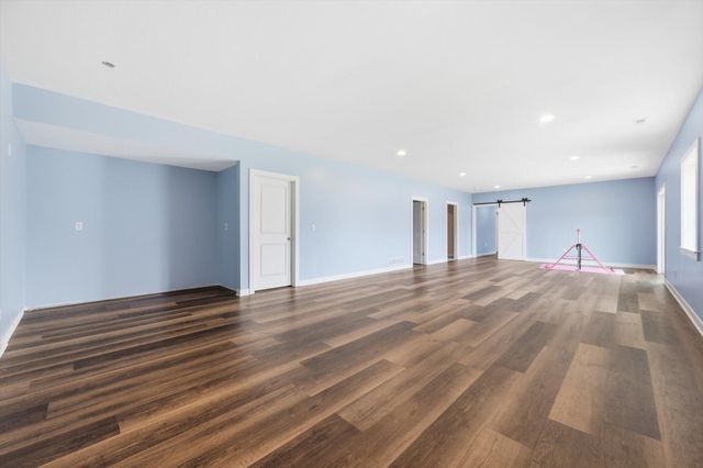 680 N 11TH Circle, Springfield, NE 68059