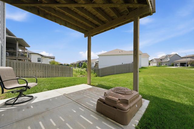 680 N 11TH Circle, Springfield, NE 68059