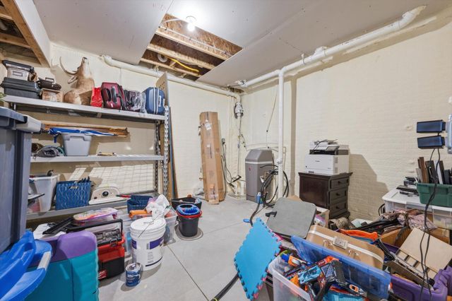 680 N 11TH Circle, Springfield, NE 68059