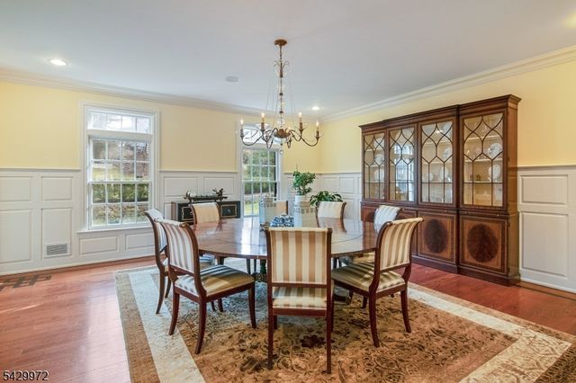 9 Bishops Ln, Millburn Twp., NJ 07078