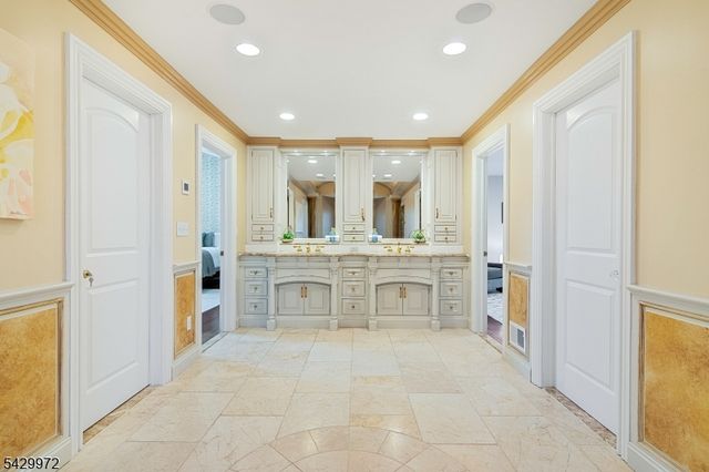 9 Bishops Ln, Millburn Twp., NJ 07078