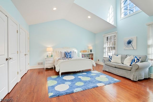 9 Bishops Ln, Millburn Twp., NJ 07078