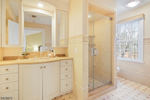 9 Bishops Ln, Millburn Twp., NJ 07078