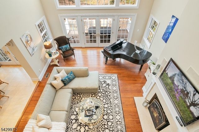 9 Bishops Ln, Millburn Twp., NJ 07078