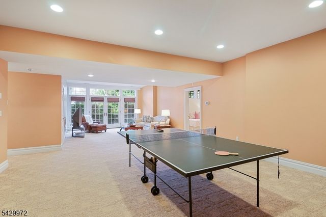 9 Bishops Ln, Millburn Twp., NJ 07078