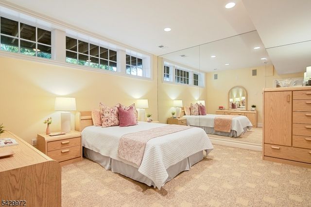 9 Bishops Ln, Millburn Twp., NJ 07078