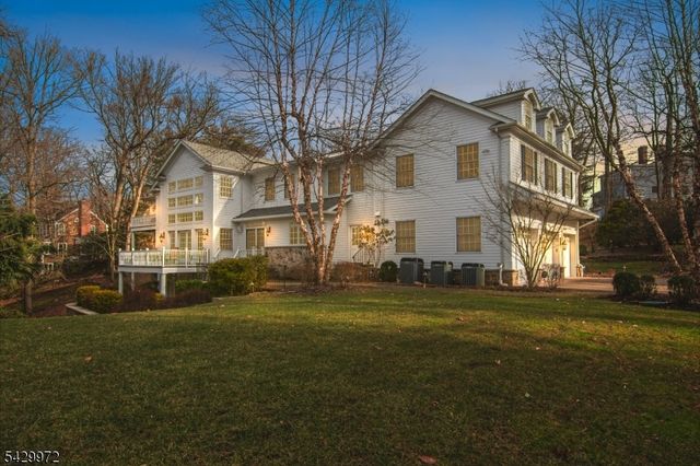 9 Bishops Ln, Millburn Twp., NJ 07078