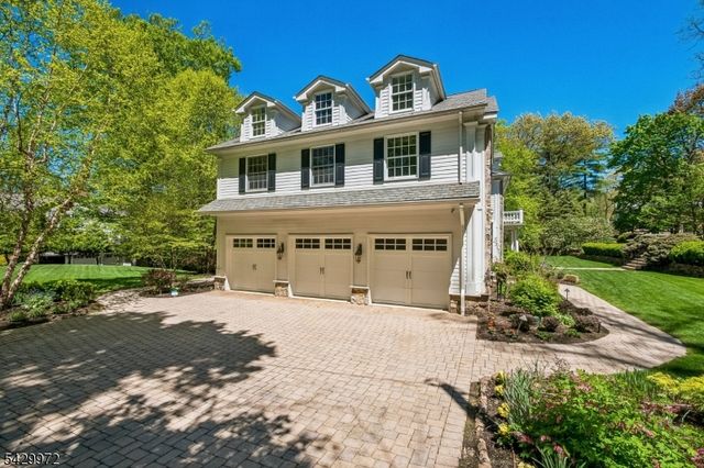 9 Bishops Ln, Millburn Twp., NJ 07078