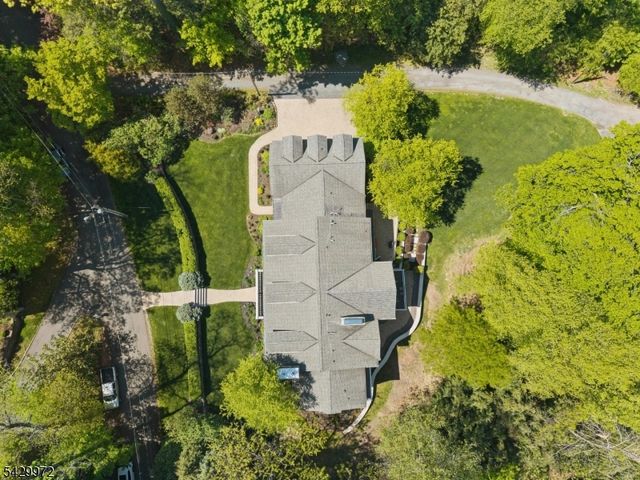 9 Bishops Ln, Millburn Twp., NJ 07078