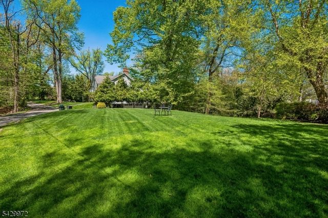 9 Bishops Ln, Millburn Twp., NJ 07078