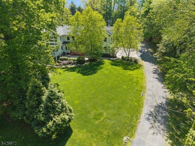 9 Bishops Ln, Millburn Twp., NJ 07078