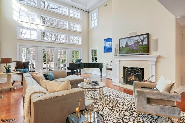 9 Bishops Ln, Millburn Twp., NJ 07078