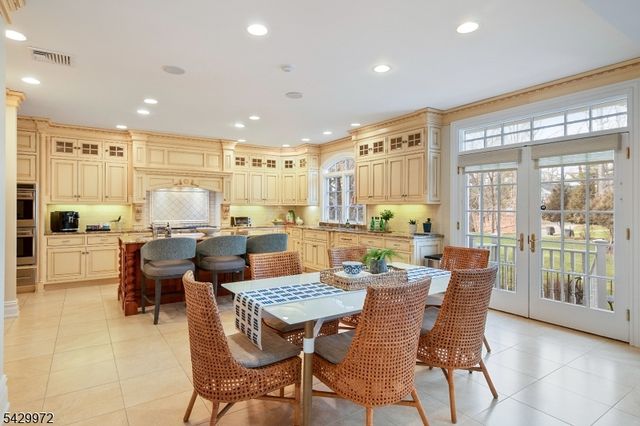 9 Bishops Ln, Millburn Twp., NJ 07078