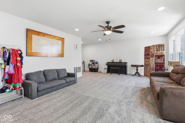 18944 Prairie Crossing Drive, Noblesville, IN 46062