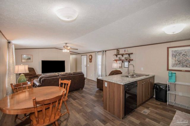 5218 Plateau Rd, Pensacola, FL 32507