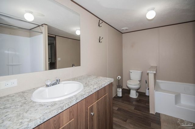 5218 Plateau Rd, Pensacola, FL 32507