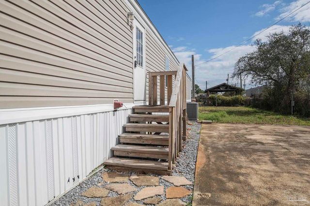 5218 Plateau Rd, Pensacola, FL 32507