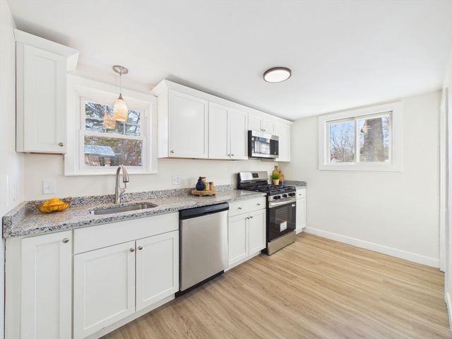 29 Walnut St, Plymouth, MA 02360