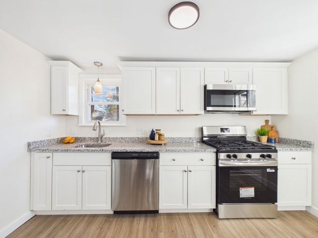 29 Walnut St, Plymouth, MA 02360