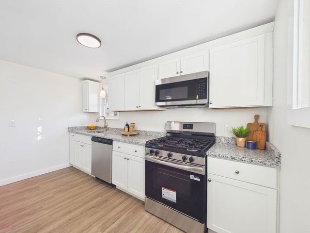 29 Walnut St, Plymouth, MA 02360
