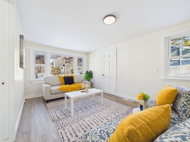 29 Walnut St, Plymouth, MA 02360