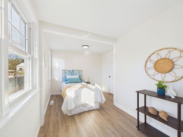 29 Walnut St, Plymouth, MA 02360