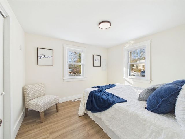 29 Walnut St, Plymouth, MA 02360