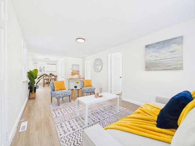 29 Walnut St, Plymouth, MA 02360