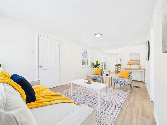 29 Walnut St, Plymouth, MA 02360