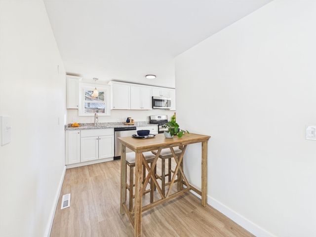 29 Walnut St, Plymouth, MA 02360
