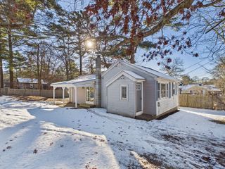 29 Walnut St, Plymouth, MA 02360