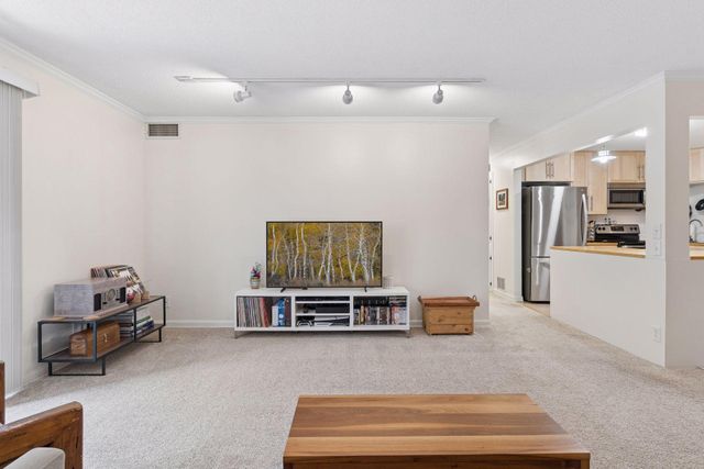 1720 3rd Avenue S 203, Minneapolis, MN 55404