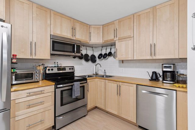 1720 3rd Avenue S 203, Minneapolis, MN 55404