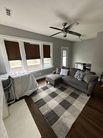 2009 W Garfield Boulevard, Chicago, IL 60636