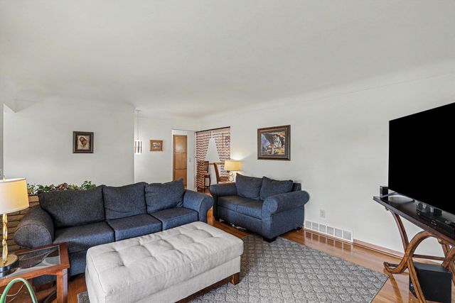 59126 Romeo Plank Road, Ray, MI 48096