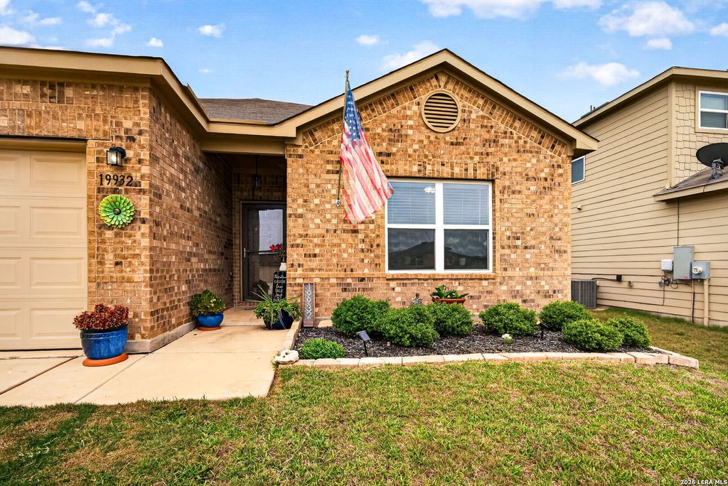 19932 DOC HOLIDAY DR, Lytle, TX 78052