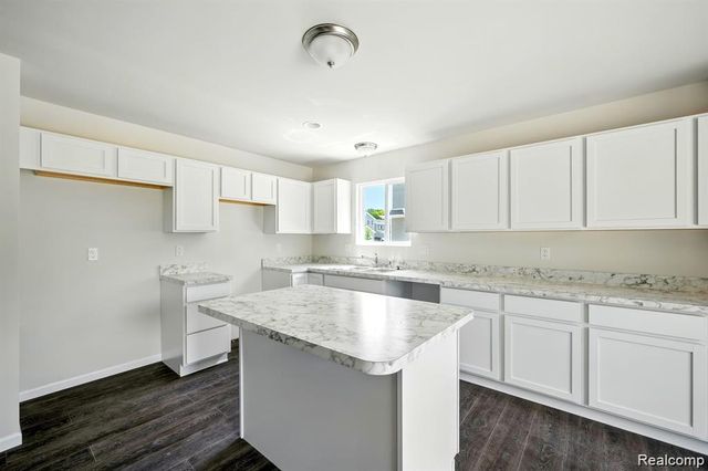 5750 Copper Tree Park, Waterford, MI 48327