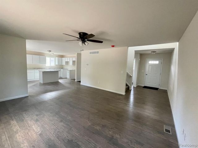 5750 Copper Tree Park, Waterford, MI 48327