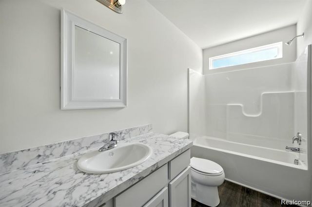 5750 Copper Tree Park, Waterford, MI 48327