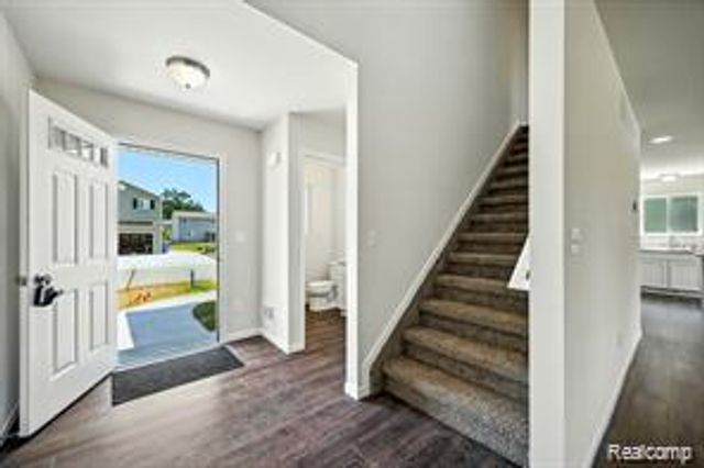 5750 Copper Tree Park, Waterford, MI 48327