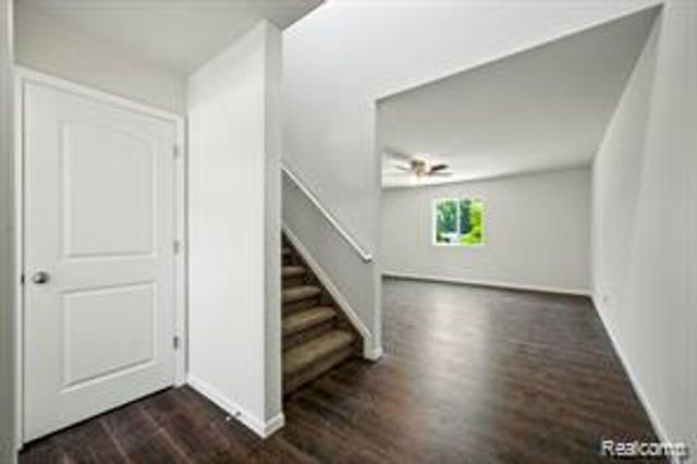 5750 Copper Tree Park, Waterford, MI 48327