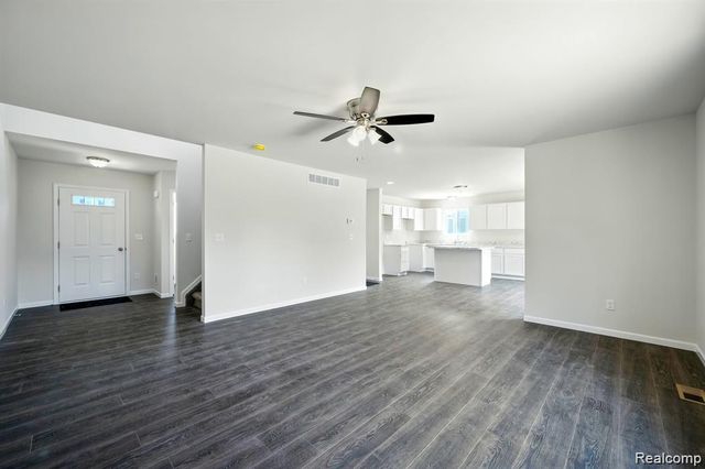 5750 Copper Tree Park, Waterford, MI 48327