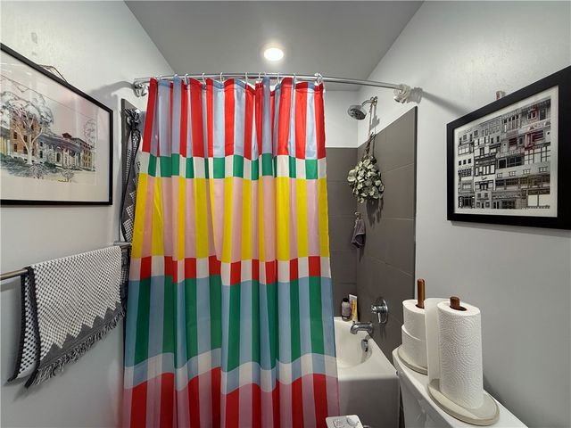 212 45th St 2B, Lawrenceville, PA 15201